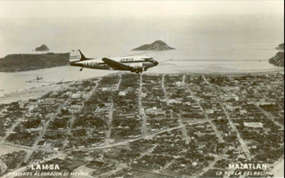 La aeronave de nuestra historia, el XA-FUM sobre los cielos de Mazatlán, Sinaloa (vía)